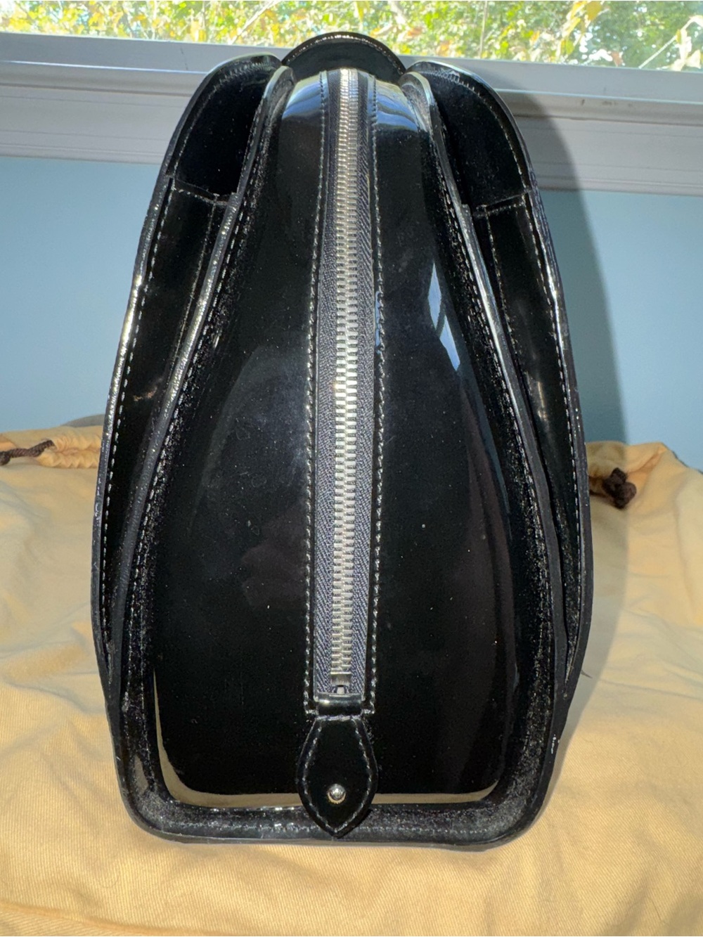 Louis Vuitton Pont-Neuf GM in Black Épi Leather | Retired Style | Pre-owned Good - Picture 4 of 16
